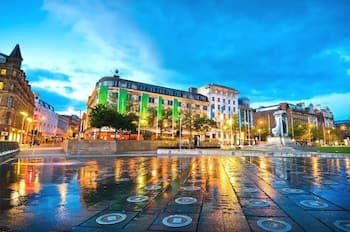 Quiet Residential Area, Within Easy Reach to Town