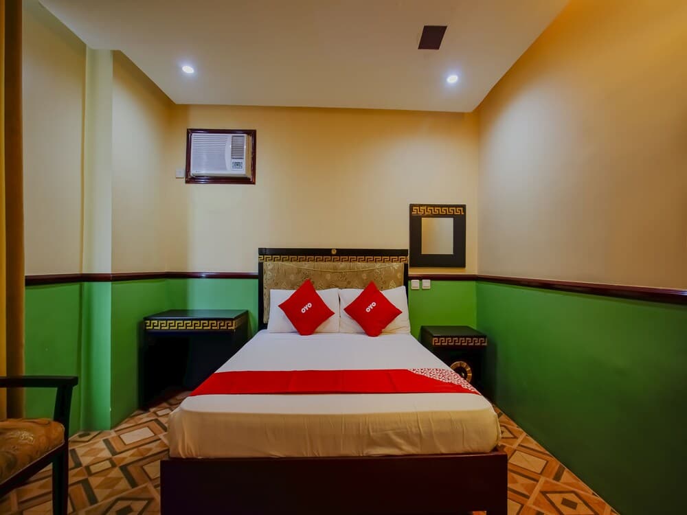 OYO 838 Manila Crown Palace Hotel