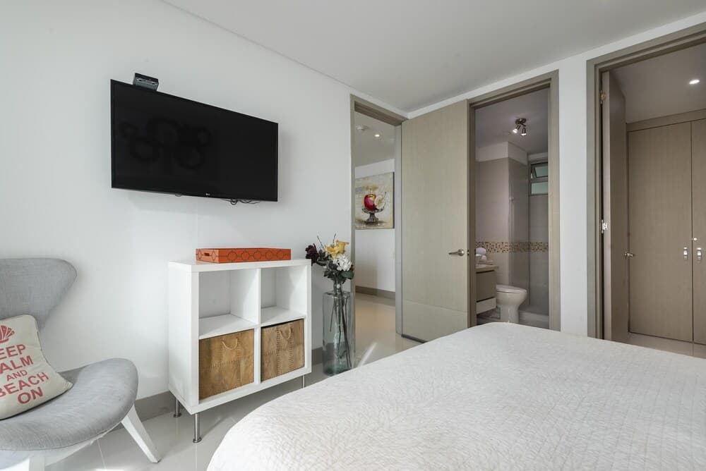 Relaxing 1 BR Beachfront Apartment w Wifi and Pool