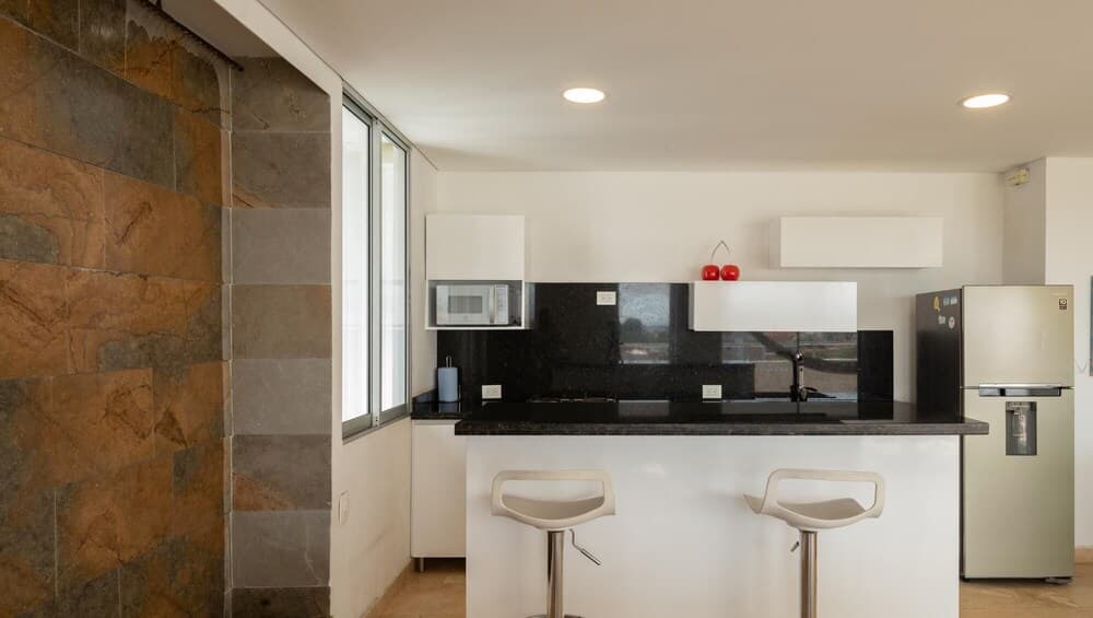 Centric 4 BR w Spacious Rooms Centro Amurallado by Huespedia