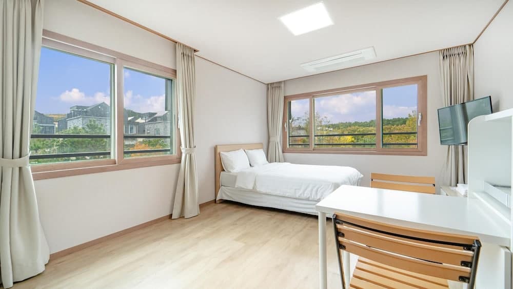 Jeju Gwaneumsa Ganeun gil Pension