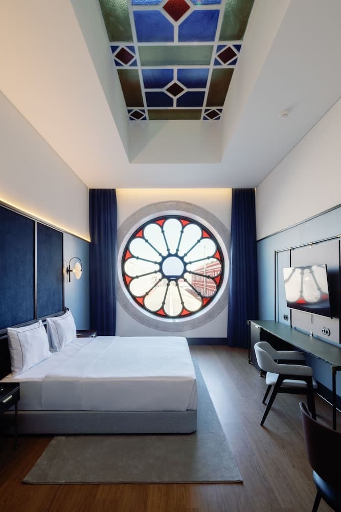 The Editory Riverside Hotel, an Historic Hotel