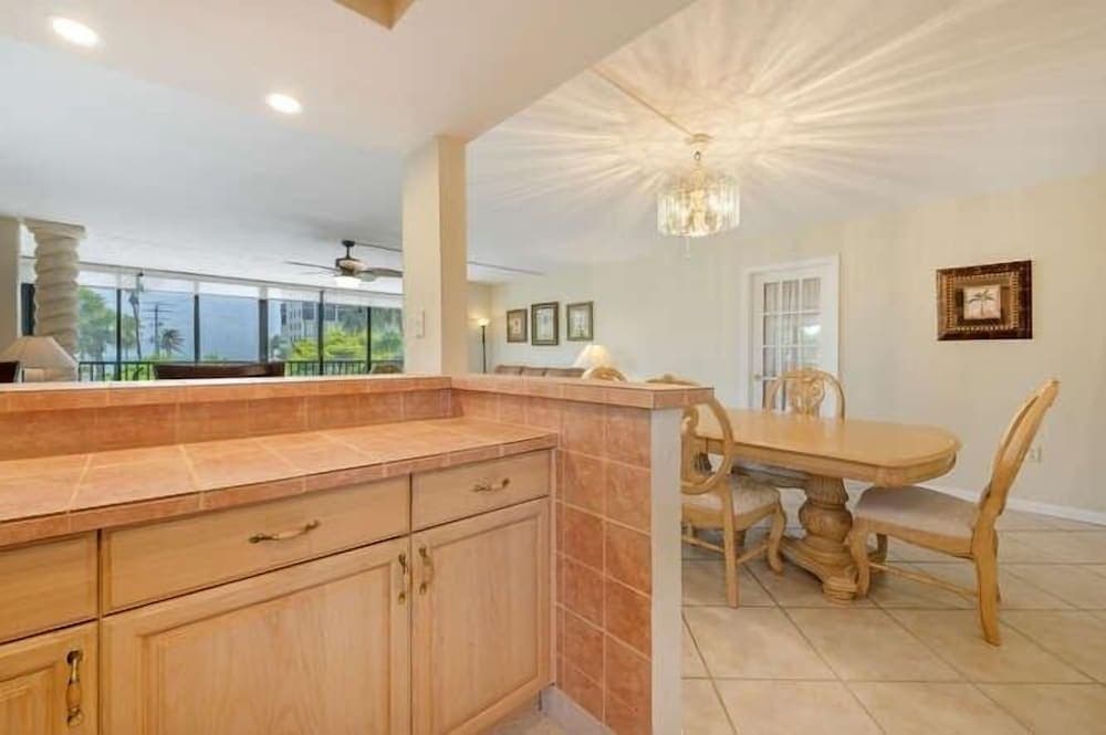 Tracy's Sea Isles Condo 2 Bedroom Condo by Redawning