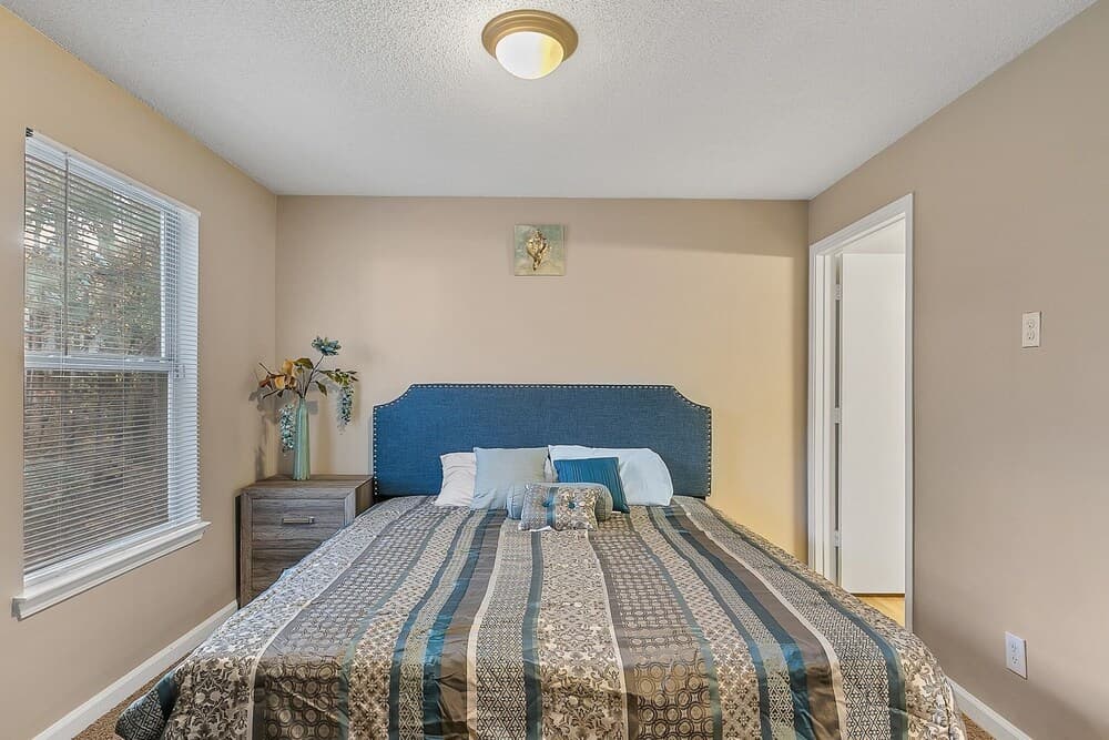 Oasis Getaway!!! Only Miles From Atl & Attractions 2 Bedroom Apts by Redawning