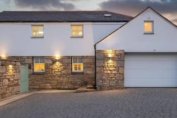 Remarkable Large 1-bed Apartment Nr Penzance