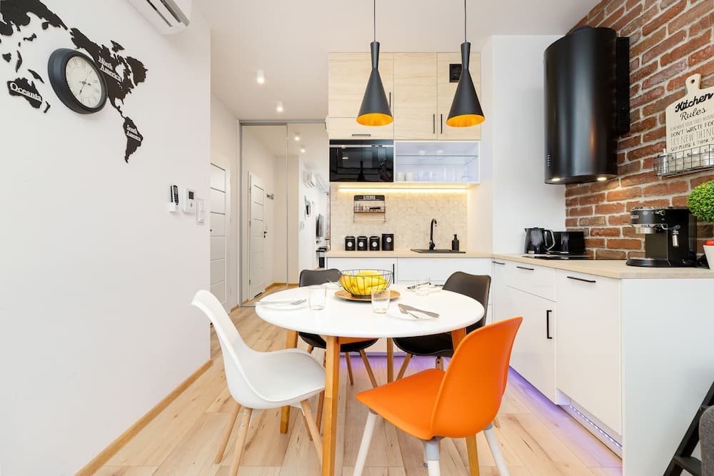 Movie Jacuzzi Apartment by Renters