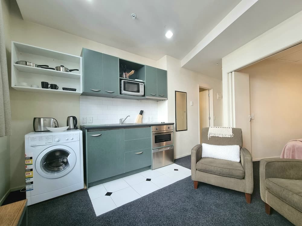 Bright & Cozy 1BR - Kitchen - Laundry