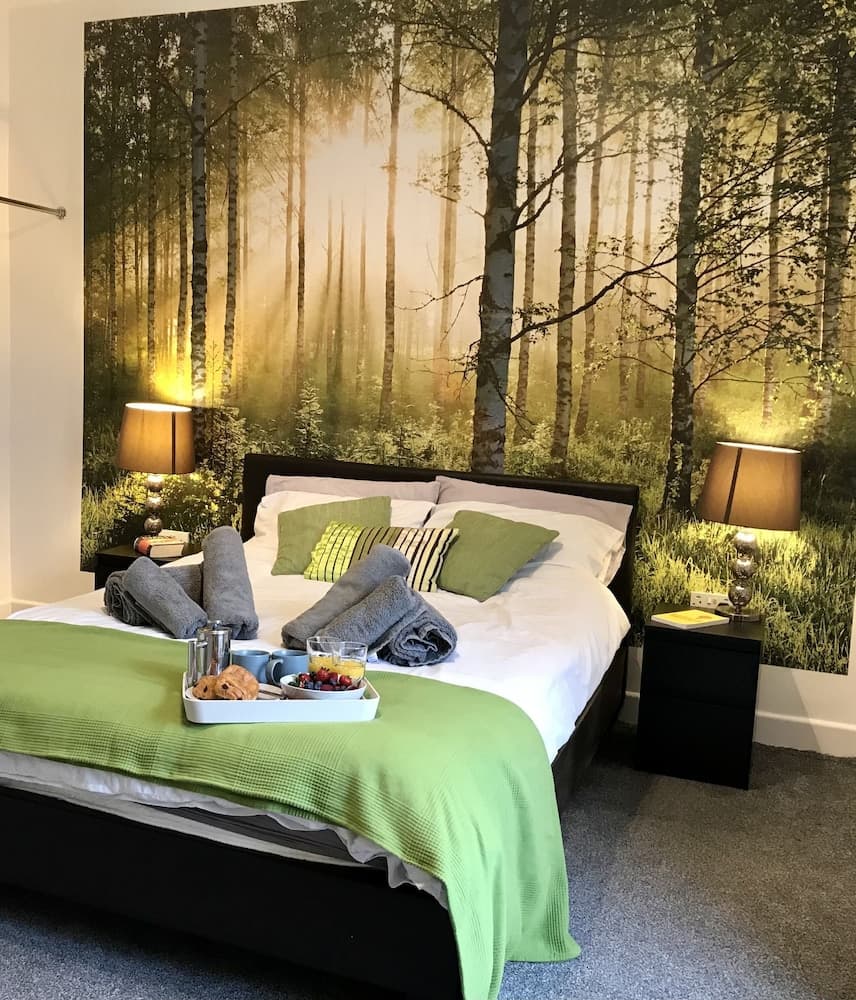 Stylish 3 Bedroom House Only 5 Mins From M6/m58