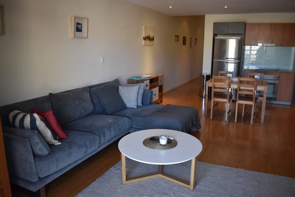 Fantastic 1 Bedroom Apartment Near Kings Park & The City