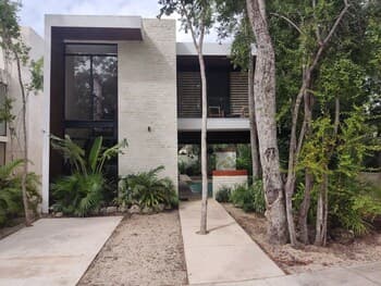 Magazine-worthy Villa Ponderosa with Private Pool & Gated Area