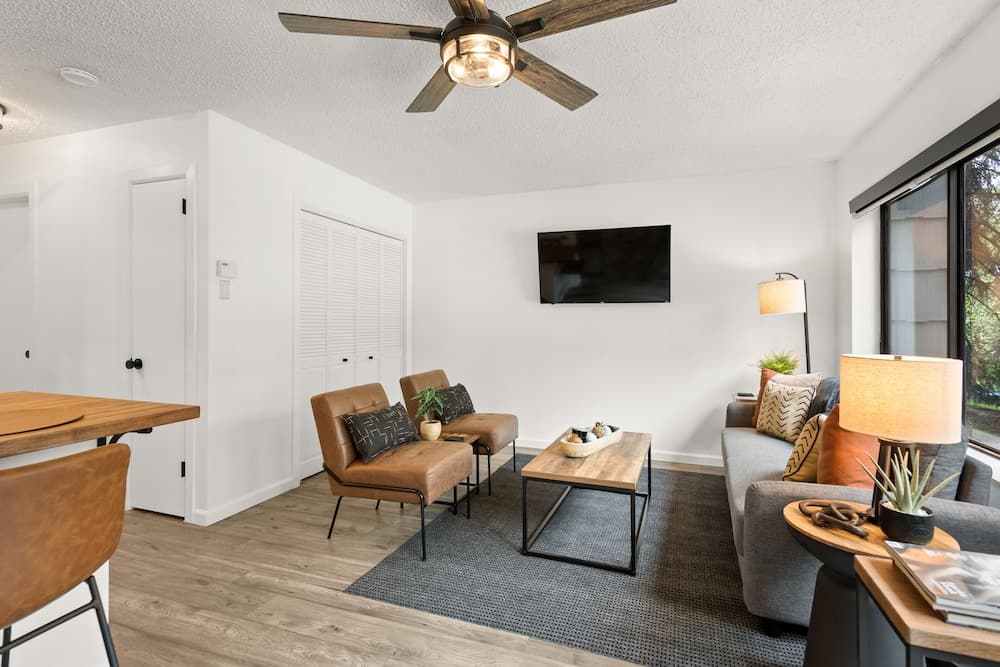 HOLT - Billionaire Mountain