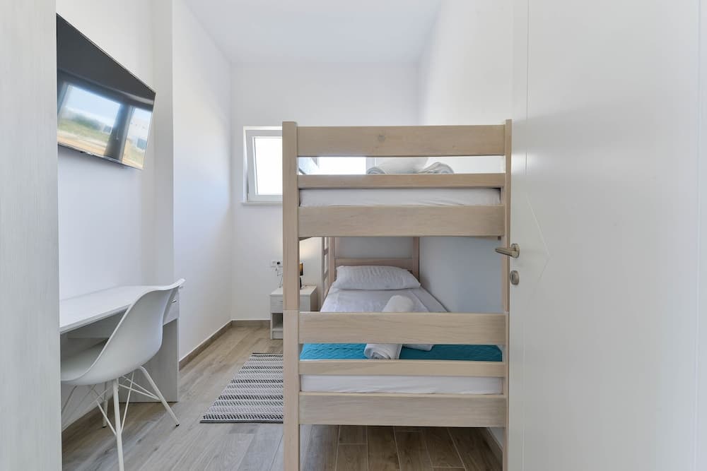 Modern & spacious villa with pool AE1445