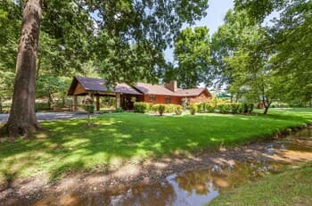 Chicken Creek's Edge 3 Bedroom Home by Redawning