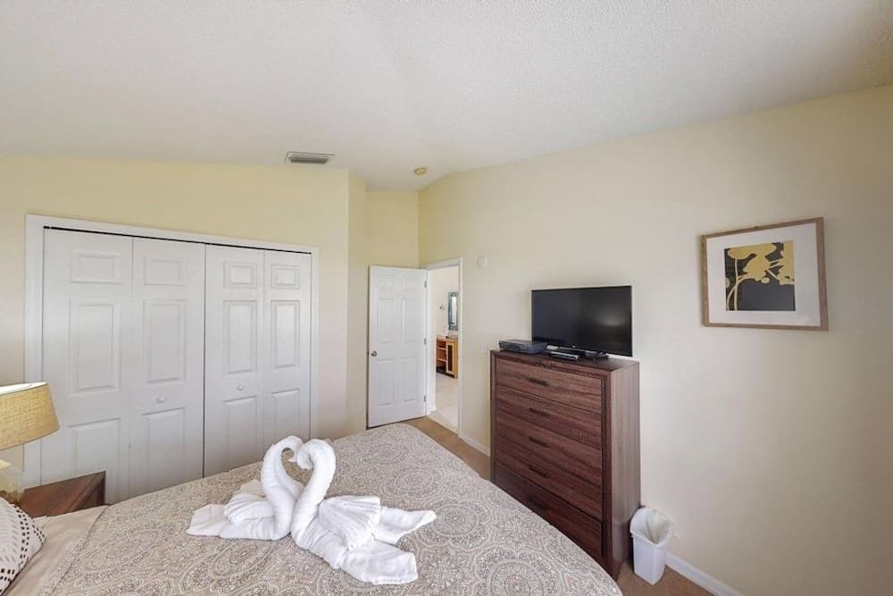 William's Lake Berkley Resort Vacation Home 5 Bedroom Home by Redawning