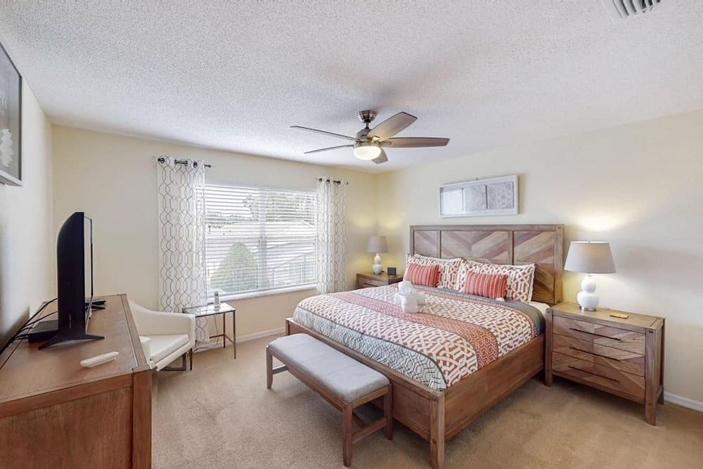 William's Lake Berkley Resort Vacation Home 5 Bedroom Home by Redawning