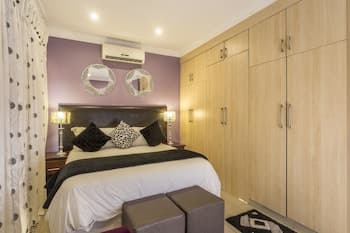 Ezulwini Guest House - Queen Room With Balcony for 2 Guests in Ballito