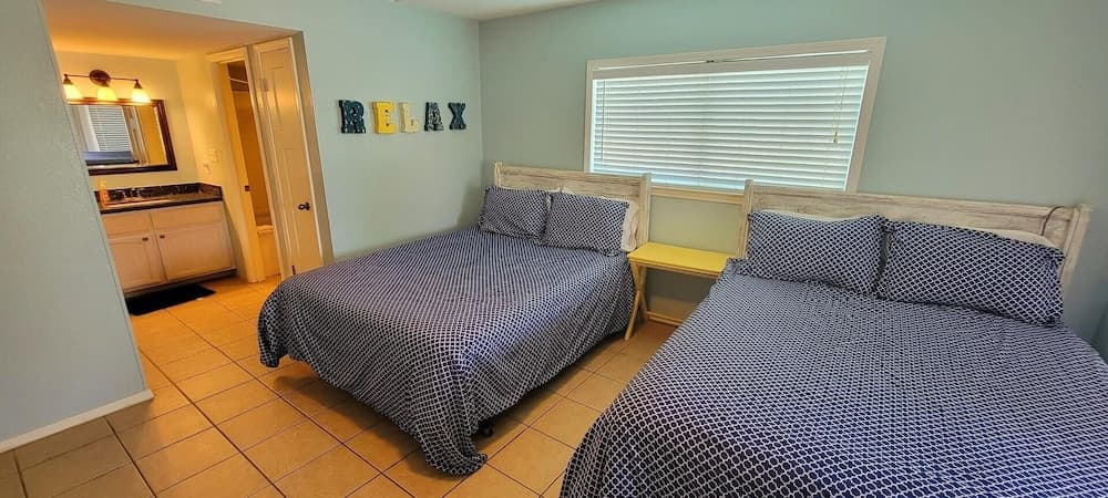 50 Yards to Beach Oversized W/pool Very Clean 2 Bedroom Home by Redawning