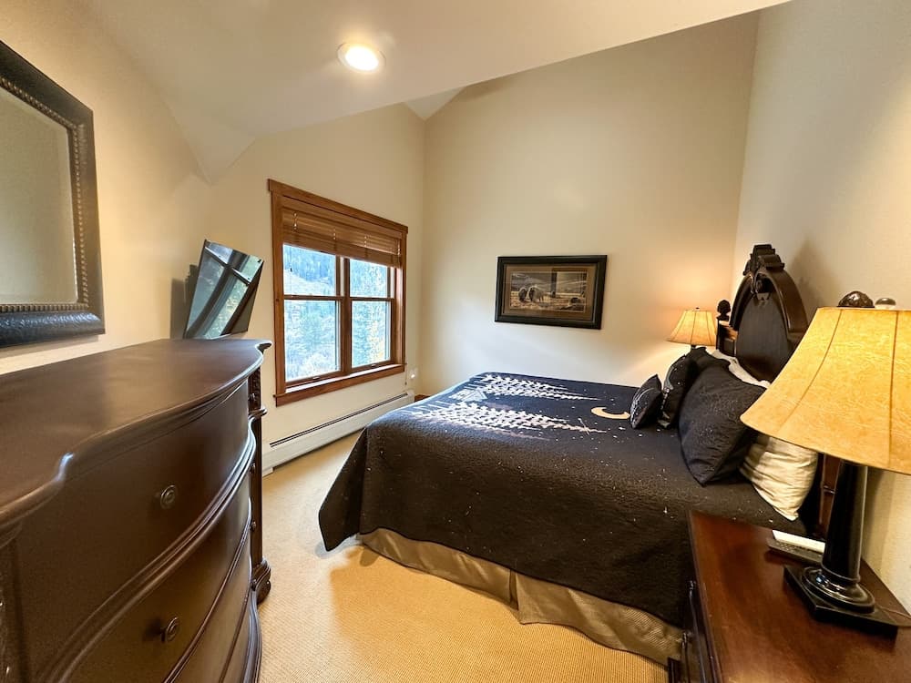 2348 Red Hawk Townhomes 3 Bedroom Condo by RedAwning