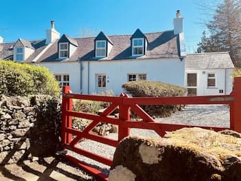No 4 old Post Office row Isle of Skye - Book Now!