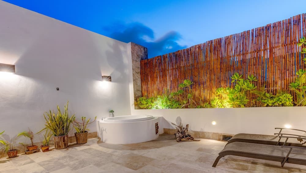 Private Rooftop 1BR Condo with Stunning Common Areas by Stella Rentals