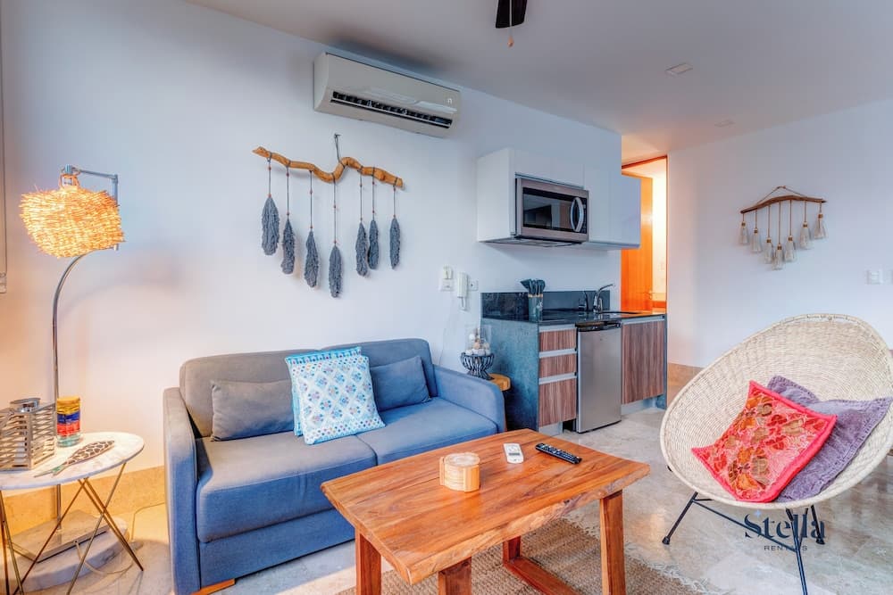 Private Rooftop 1BR Condo with Stunning Common Areas by Stella Rentals