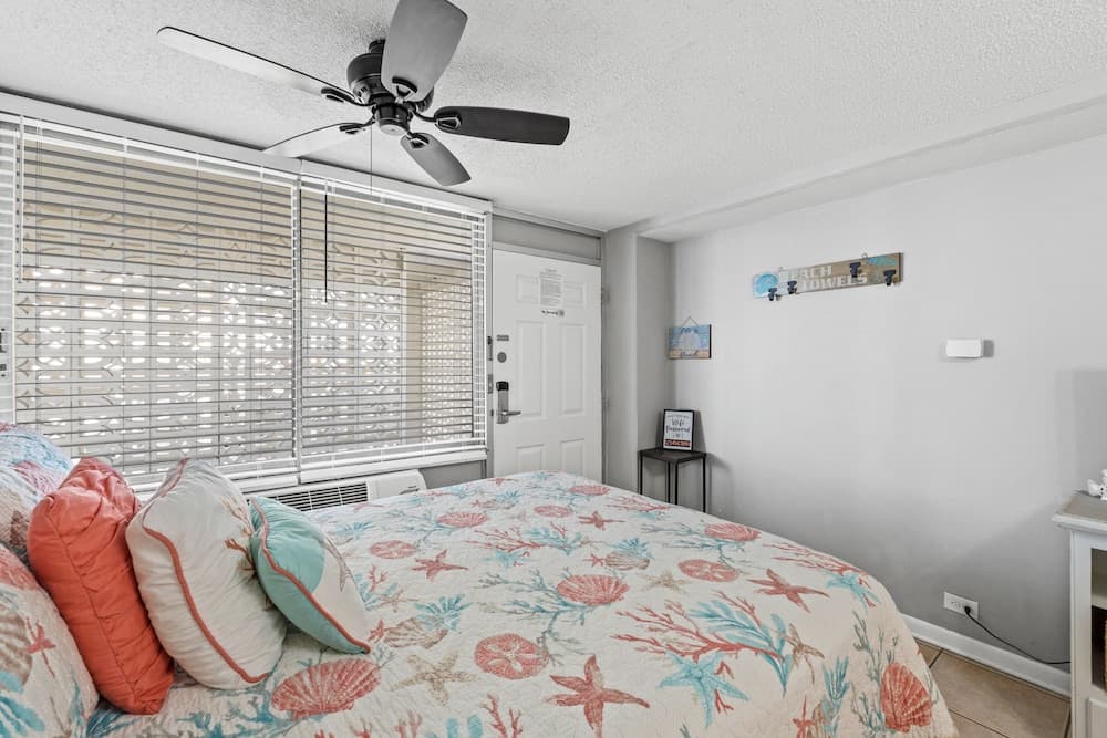 Fontainebleau Terrace by Book That Condo