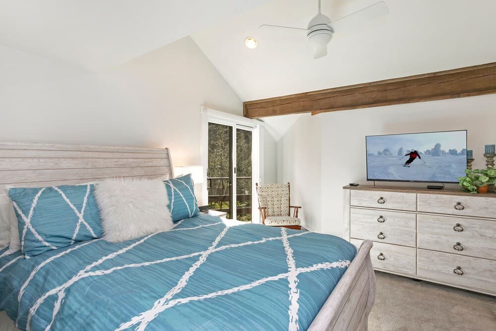 4352 Spruce Way 3 Bedroom Townhouse by Redawning