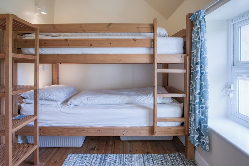 Bunk House - 4 Bedroom - Llangenith