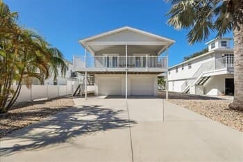 Gecko Getaway 3 Bedroom Home by Redawning