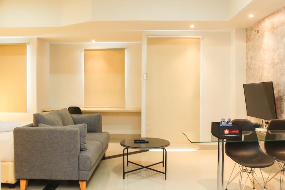 Modern And Spacious Studio Apartment At Mustika Golf Residence