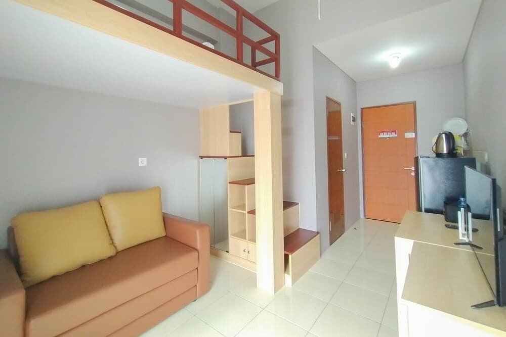 Nice And Cozy Living Studio Room At Dave Apartment