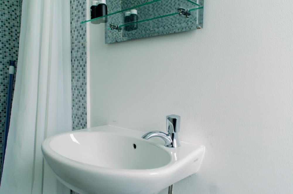 Nice Studio Apartment At Aeropolis Residence Near Cgk Airport