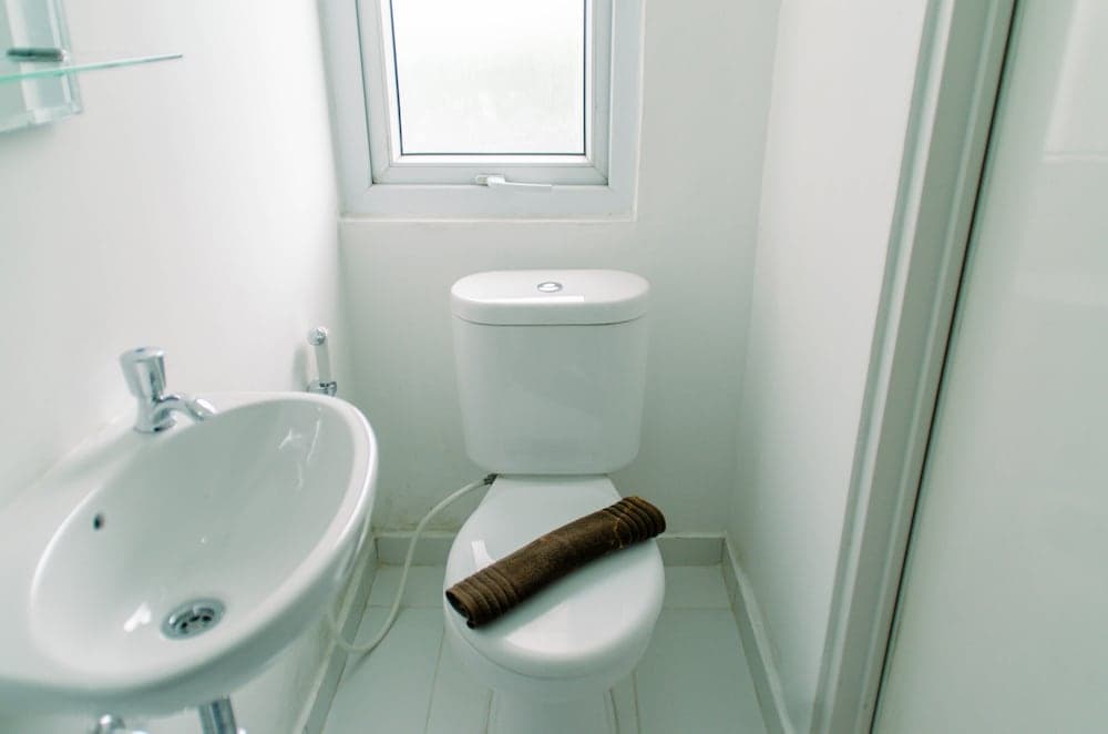 Nice Studio Apartment At Aeropolis Residence Near Cgk Airport