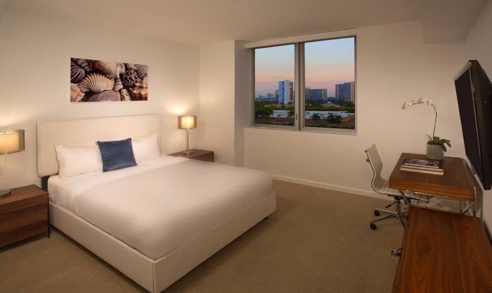 Stunning Bay Front 3 Bed Private Floor Apt 2001 BW Resort Miami