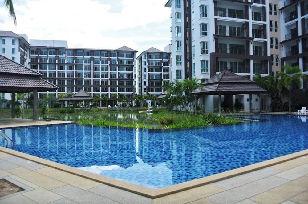 Ad Condominium Bang Saray F2 R205