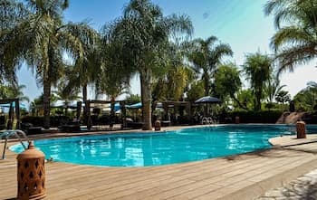 Villa Danwee - 8 Bedroom House With Swimming Pool, Road From Fez to Marrakech