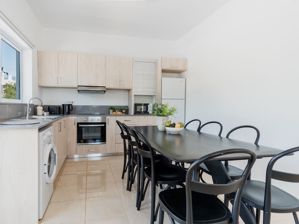 Sanders White Mountains - Modern Villa With Pool