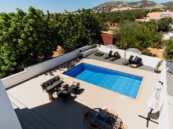 Sanders White Mountains - Modern Villa With Pool