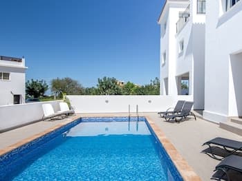 Sanders White Mountains - Nice Villa With Pool