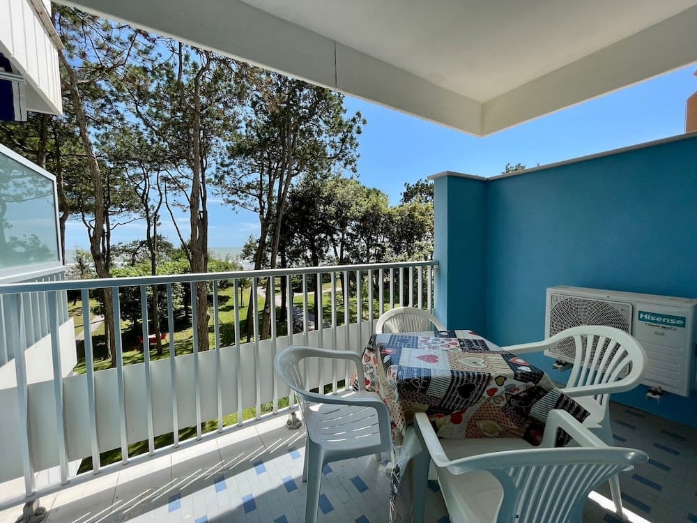 Coastal Flat With sea View