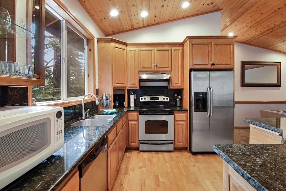 Truckee Pines Retreat Game Room & Forest Views