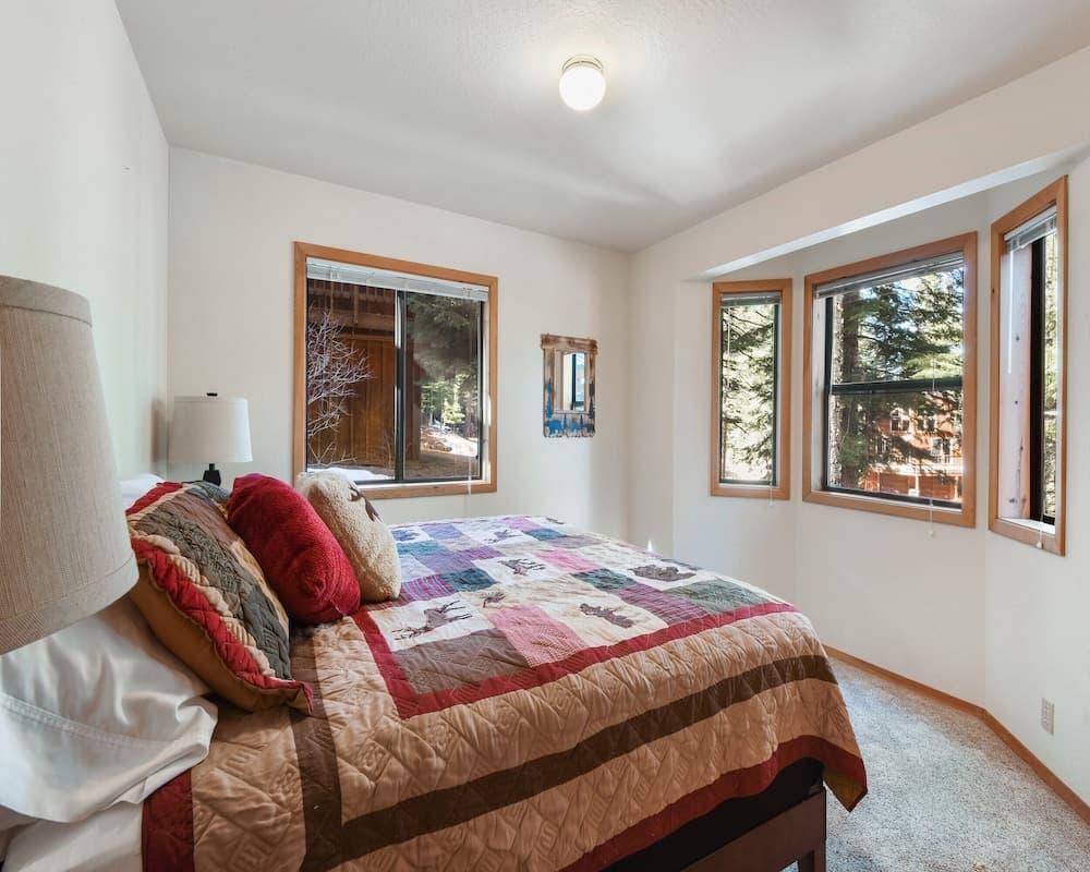 Knotty Pines Retreat