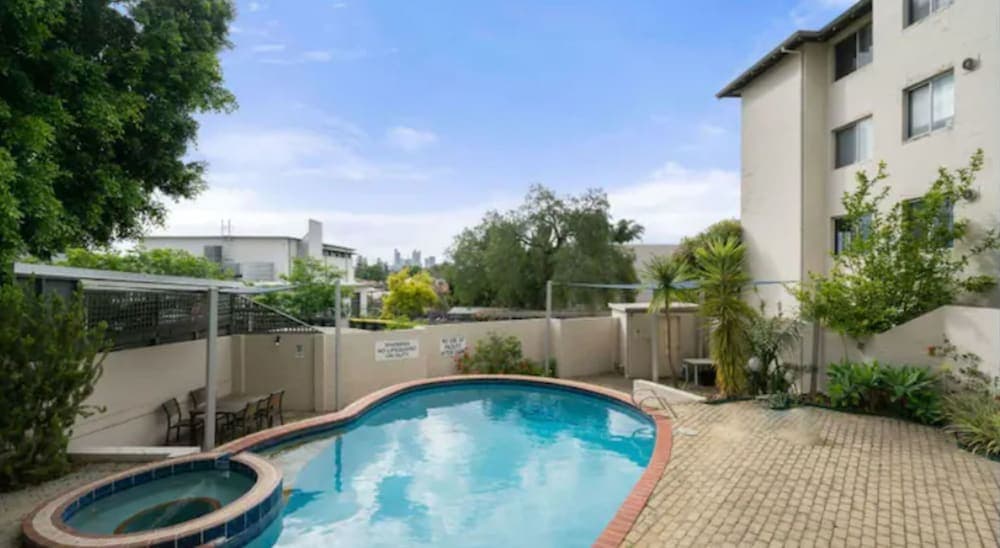 Bright 2 Bedroom Apartment Near Optus Stadium