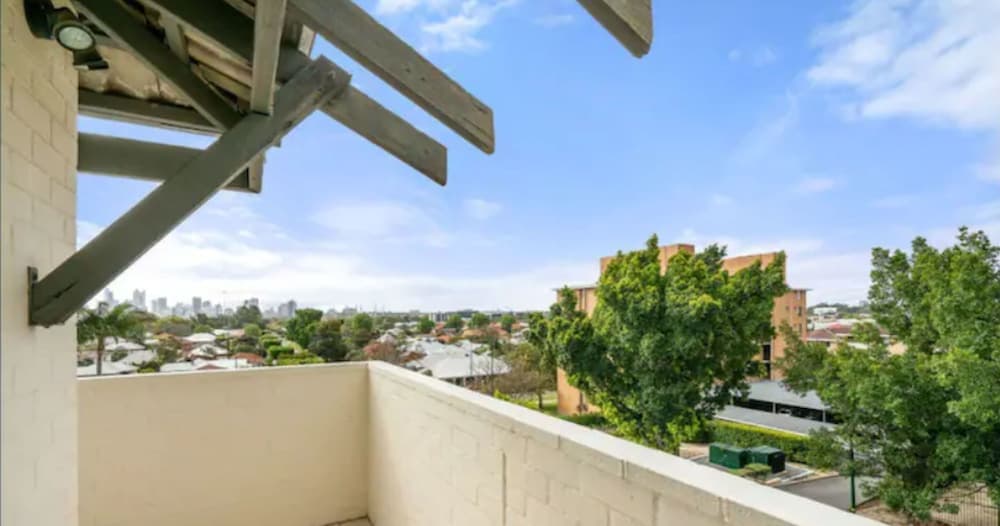 Bright 2 Bedroom Apartment Near Optus Stadium