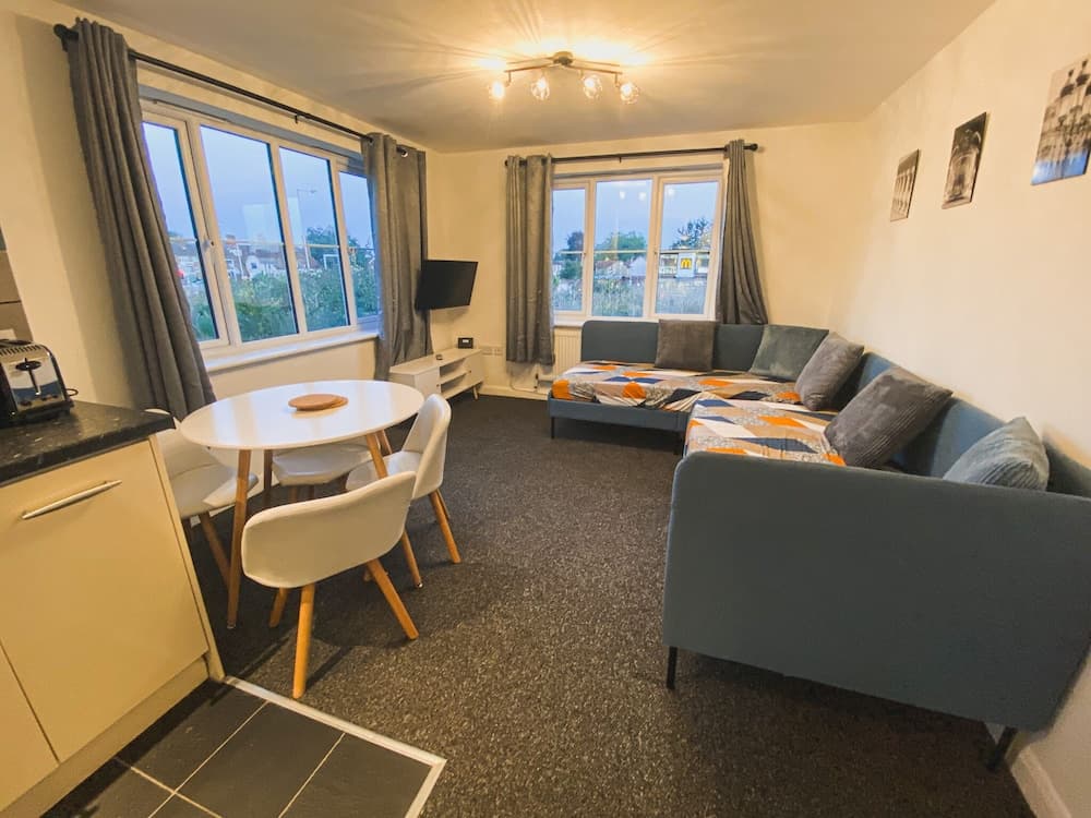 Short Stay Legoland Windsor Heathrow Thorpe Park Twickenham