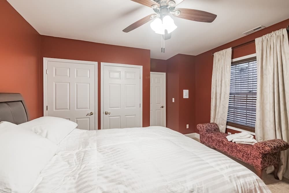 Beautiful Villa In The Heart Of Historic Downtown Bel Air! 3 Bedroom Villa by Redawning