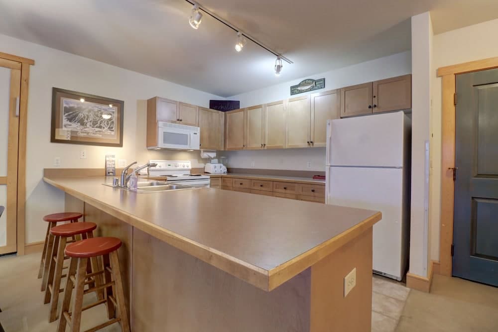 Perfect Ski Condo Steps from the Super Bee & Golf Course - CS325 by Redawning