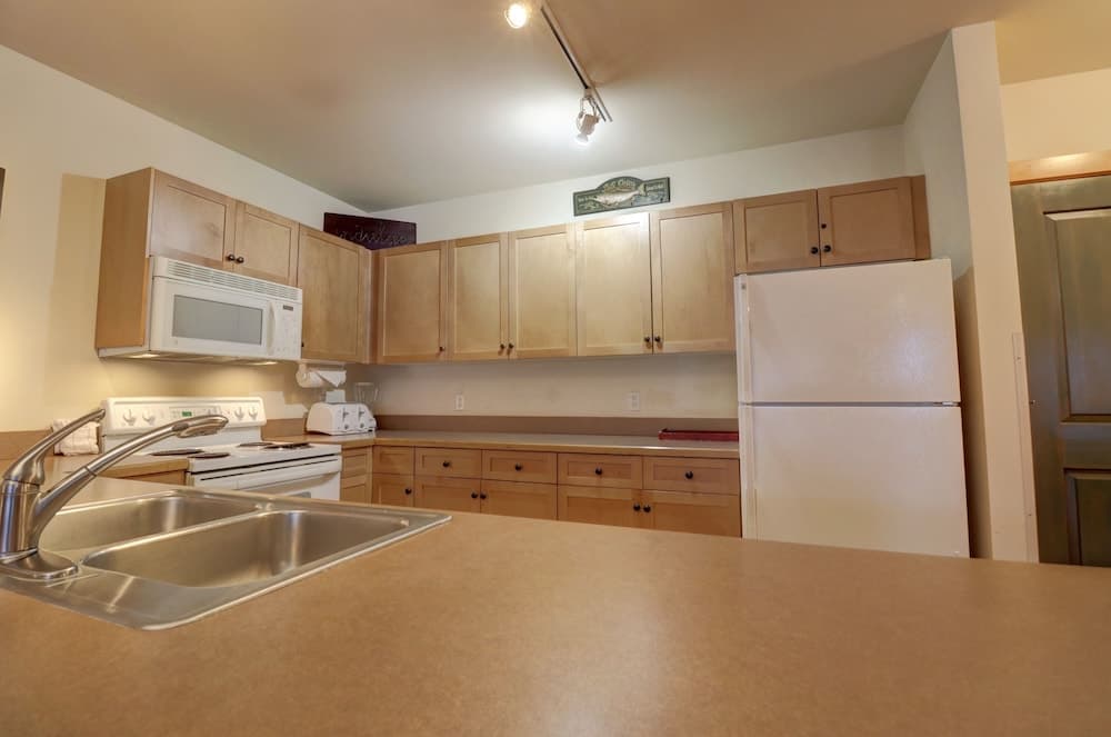 Perfect Ski Condo Steps from the Super Bee & Golf Course - CS325 by Redawning