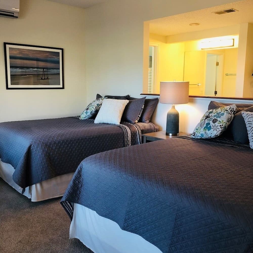 Holden Hideaway 2 Bedroom Condo by RedAwning