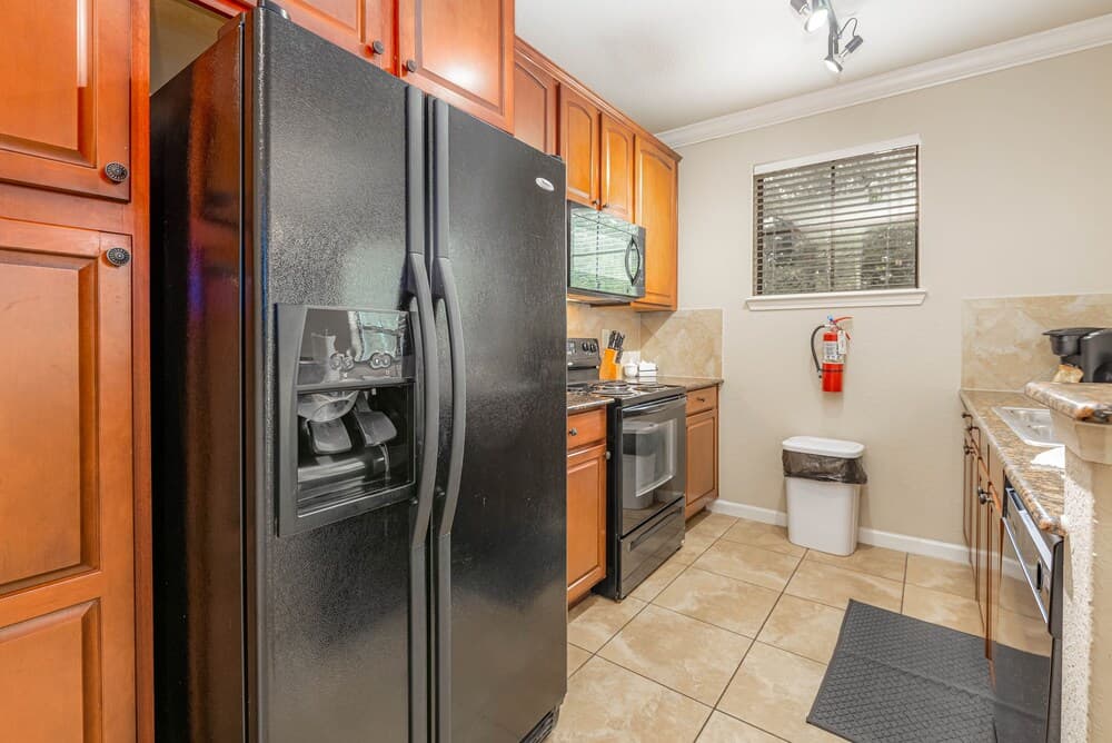 909bp 3 Bedroom Condo by Redawning